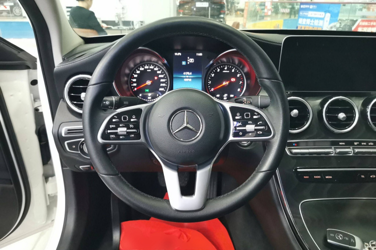 奔驰C级 2019款 C 180 L 时尚型运动版中控内饰13