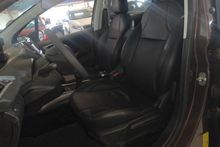 标致2008 2014款 1.6L 手动潮流版中控内饰19