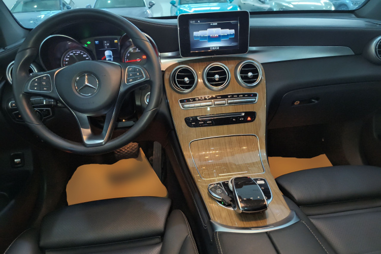 奔驰GLC轿跑 2018款 GLC 260 4MATIC 轿跑SUV中控内饰7002
