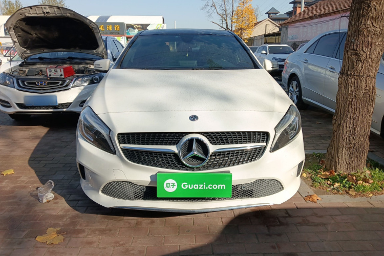 奔驰A级(进口) 2017款 改款 A 200 动感型车身外观2