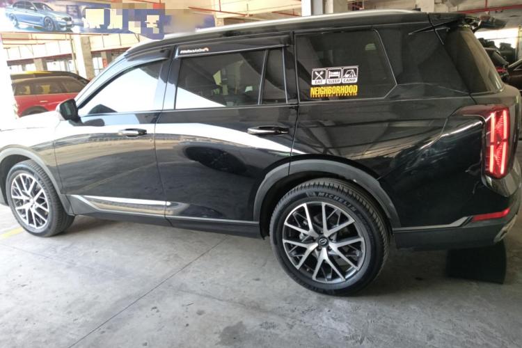 广汽传祺 传祺GS8 2022款 领航系列 2.0TGDI 四驱豪华智联版（七座）车身外观4