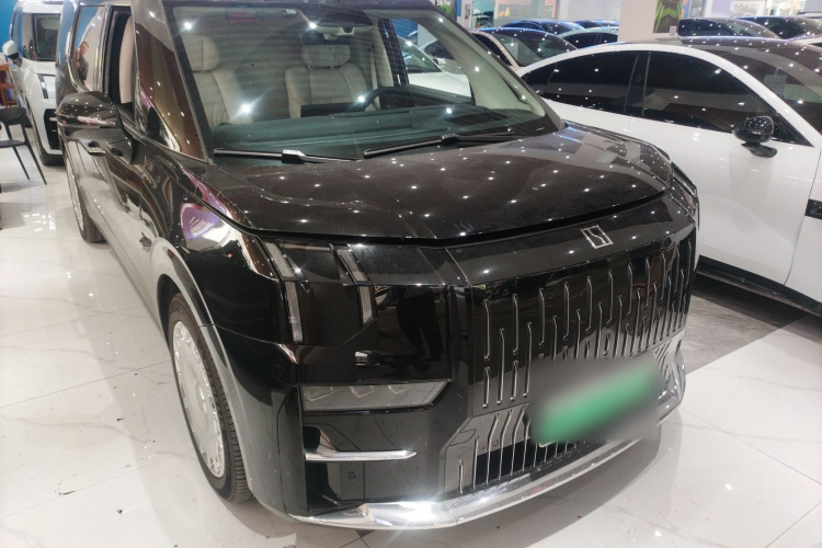 极氪009 2024款 光辉车身外观3