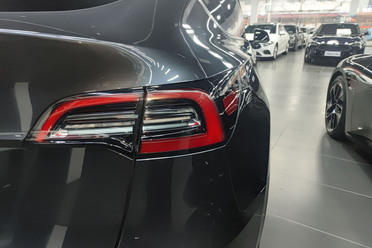 特斯拉 Model Y 2024款 后轮驱动版车身外观6006