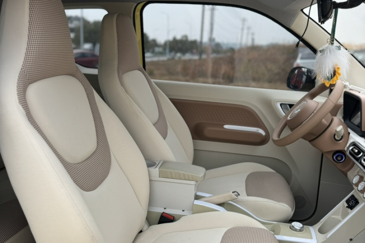 五菱汽车 宏光MINIEV 2024款 第三代 215km 进阶版中控内饰7002