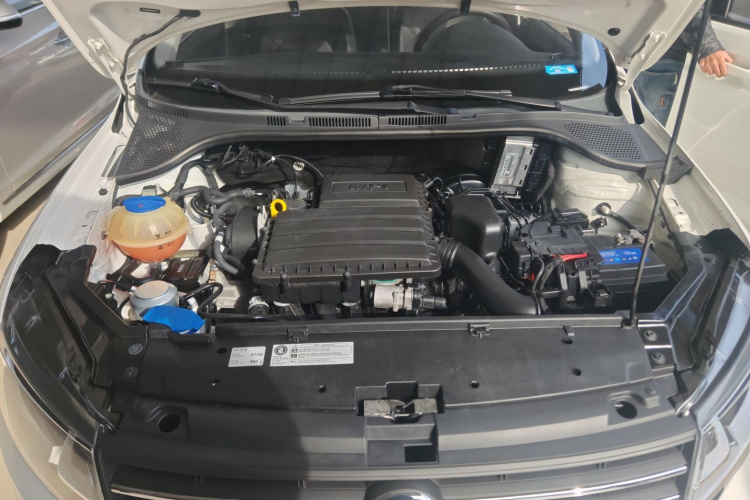 大众 桑塔纳 2021款 1.5L 自动风尚版机舱底盘24