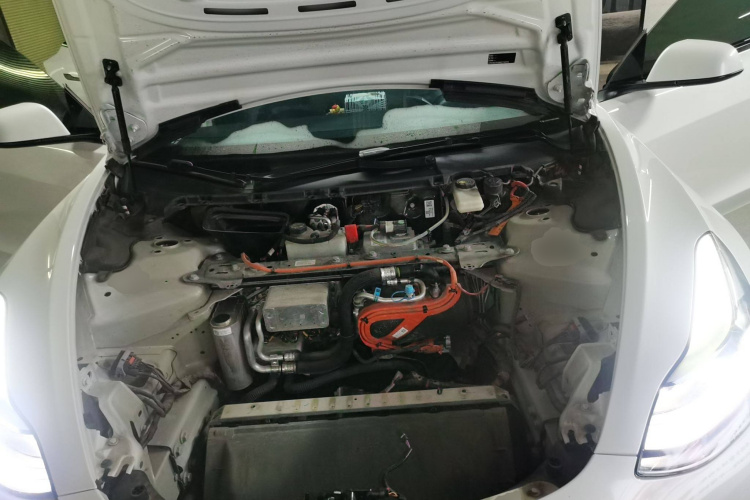特斯拉 Model 3 2022款 后轮驱动版机舱底盘24