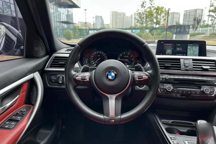 宝马3系 2019款 320i M运动曜夜版中控内饰7015