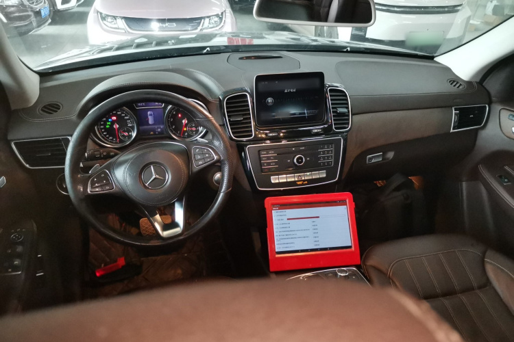 奔驰GLS 2016款 GLS 400 4MATIC动感型中控内饰12