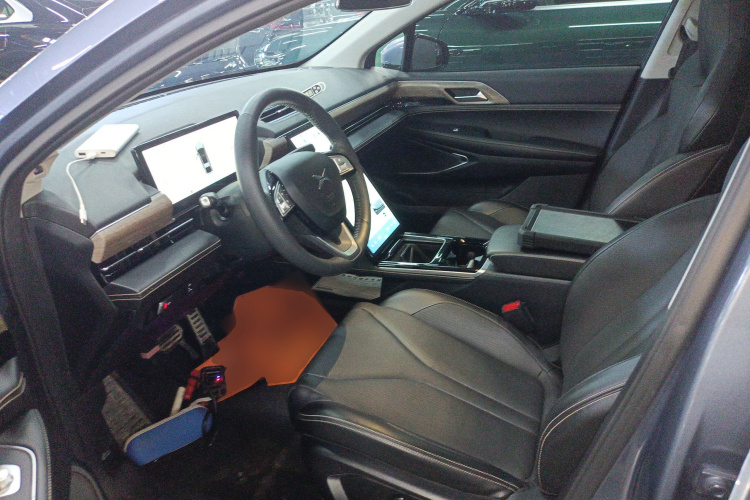 小鹏P5 2021款 550E中控内饰19