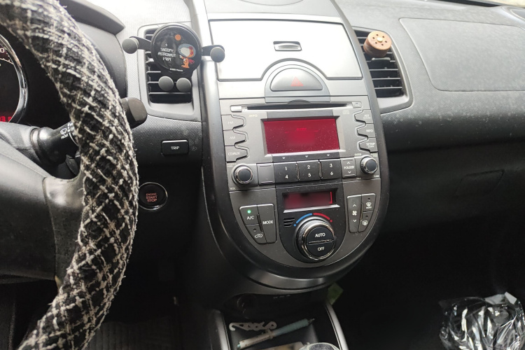 起亚 秀尔 2013款 1.6L AT Premium局部细节16