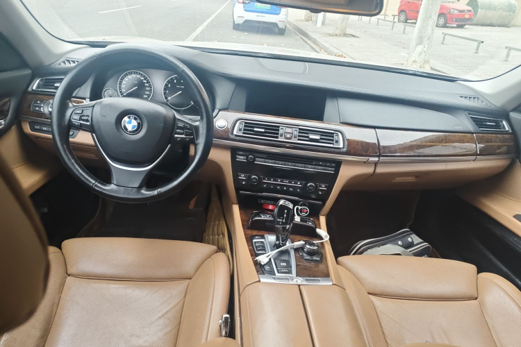 宝马7系 2010款 760Li中控内饰12