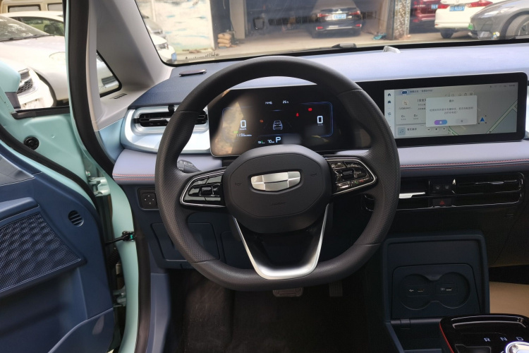 吉利几何E萤火虫 2023款 401KM 玲珑虎 5座中控内饰13