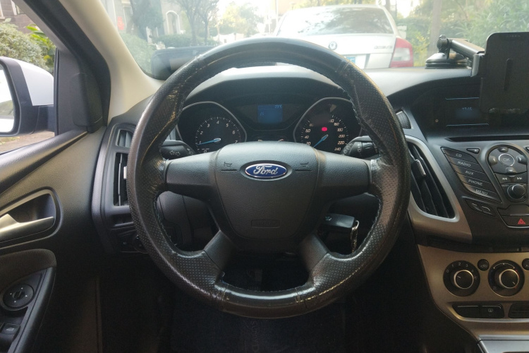 福特 福克斯 2012款 两厢 1.6L 手动舒适型中控内饰13