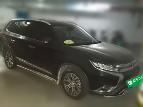 三菱 欧蓝德 2016款 2.4L 四驱精英版 5座