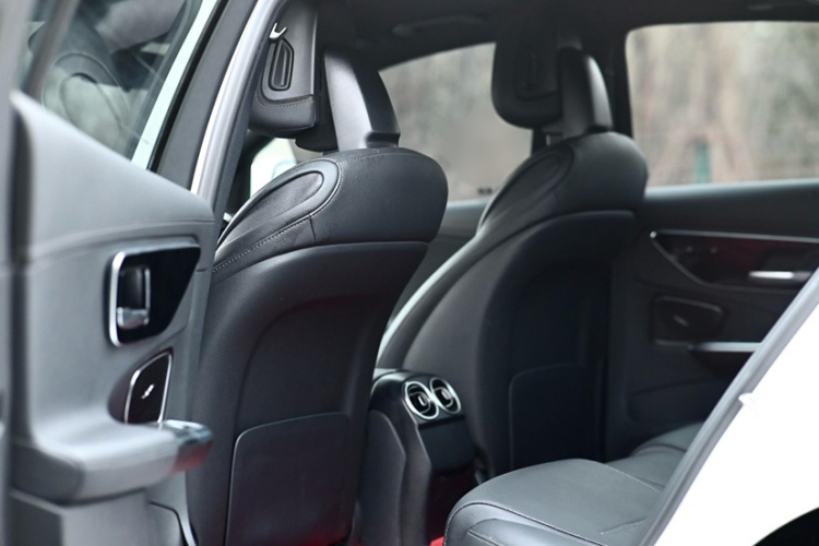 奔驰C级 2023款 C 200 L 运动版中控内饰7004