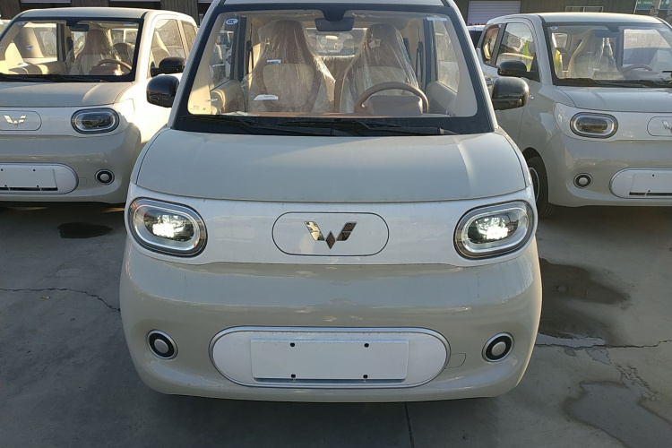 五菱汽车 宏光MINIEV 2024款 第三代 215km 青春版车身外观2