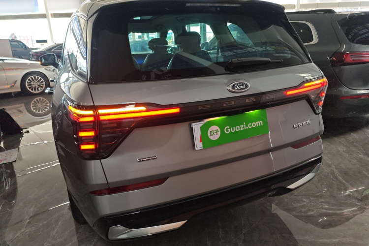 福特 2025款 锐界L 2.0T EcoBoost E混动四驱七座至尊型车身外观6