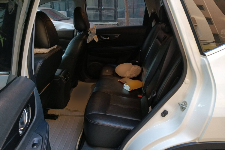 日产 奇骏 2015款 2.5L CVT领先MAX版 4WD中控内饰7004