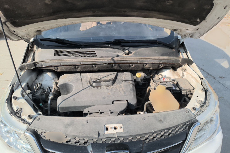 宝骏730 2016款 1.5L 手动舒适型 7座 国V机舱底盘24