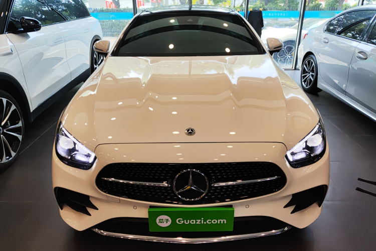 奔驰E级(进口) 2023款 E 300 轿跑车车身外观2