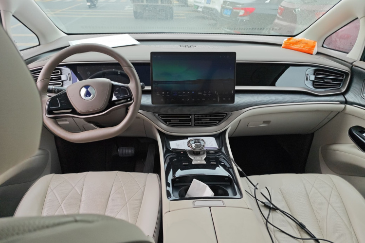 腾势D9 2022款 DM-i 1040 尊贵型中控内饰7002