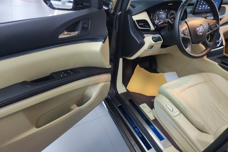 别克GL8 2023款 改款 陆上公务舱 豪华型中控内饰7003