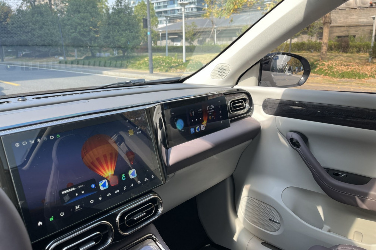 零跑汽车 零跑C11 2023款 增程 285智享版中控内饰7014