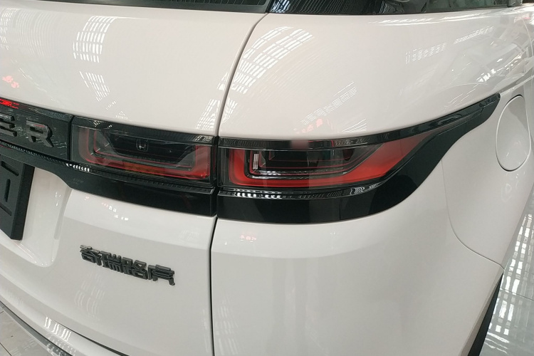 路虎 揽胜极光 2020款 249PS R-DYNAMIC S 运动版车身外观9