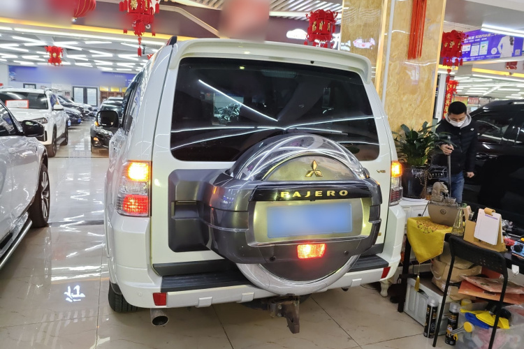 三菱 帕杰罗(进口) 2020款 3.0L 自动尊贵越野版车身外观6004