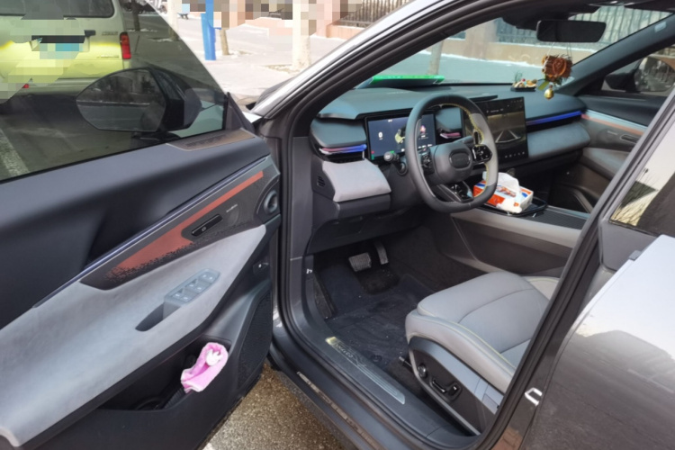 领克08 EM-P 2025款 120km 长续航Pro中控内饰20