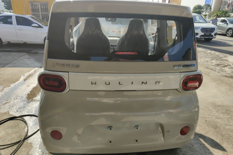 五菱汽车 宏光MINIEV 2024款 第三代 215km 青春版车身外观6