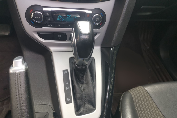 福特 福克斯 2012款 两厢 2.0L 自动豪华运动型局部细节18