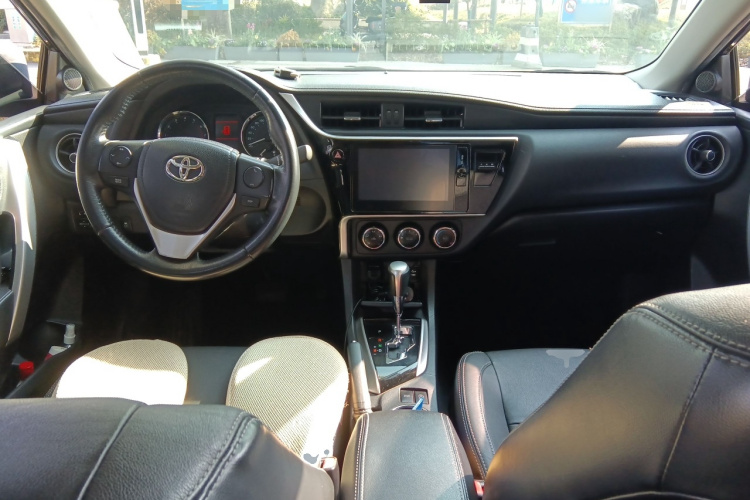 丰田 卡罗拉 2017款 改款 1.2T S-CVT GL-i真皮版中控内饰12