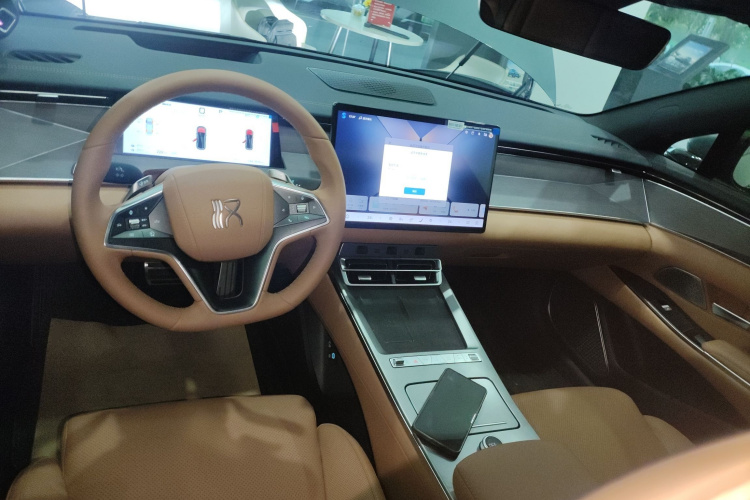 比亚迪 汉L 2025款 DM-p 四驱激光雷达旗舰型中控内饰7002