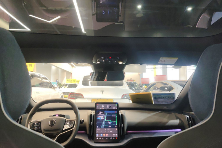 沃尔沃EX30 2025款 后驱长续航版 Plus中控内饰22