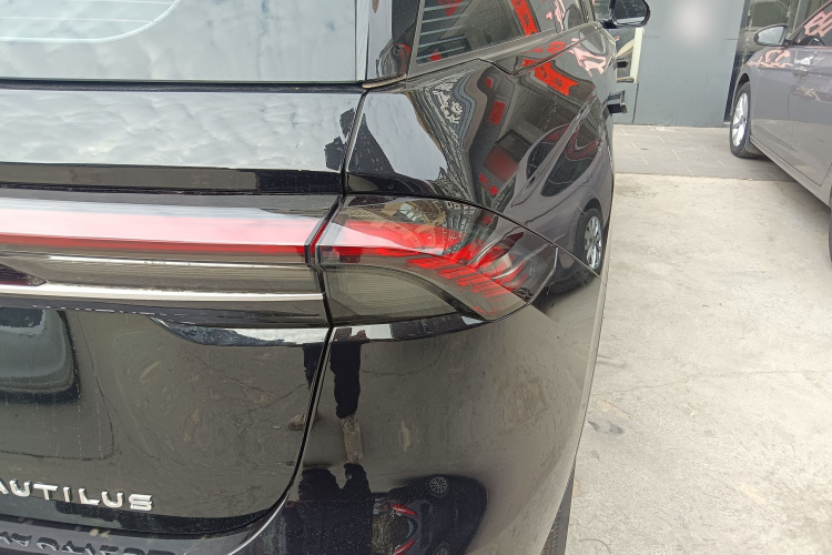 林肯 航海家 2026款 2.0T 四驱尊逸版车身外观9