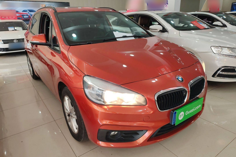 宝马2系旅行车 2016款 218i 时尚型车身外观3