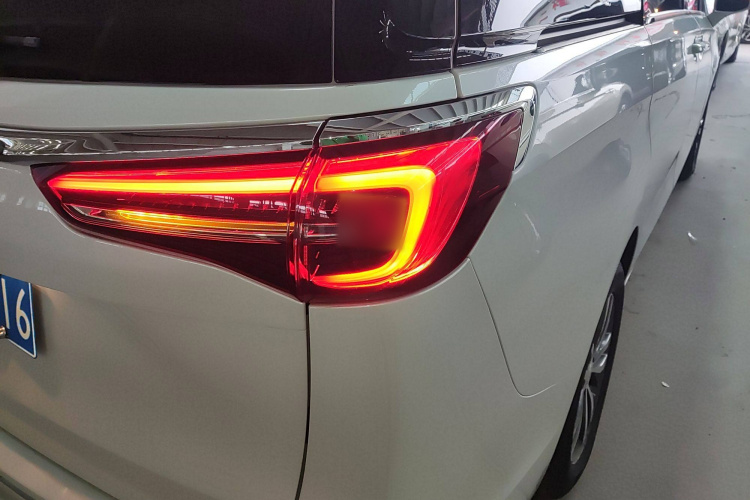 别克GL8 2022款 ES陆尊 653T 尊享型车身外观9