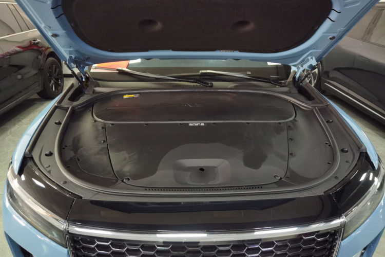 理想汽车 理想ONE 2021款 增程6座版机舱底盘24