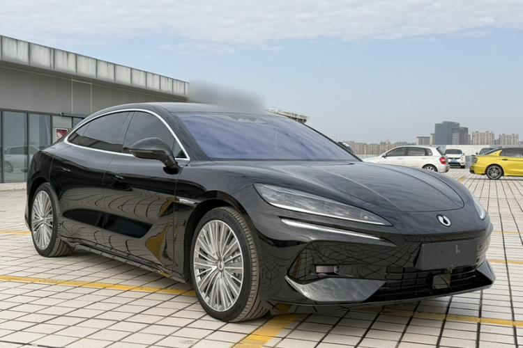 腾势Z9 2024款 1100km 四驱Ultra版车身外观6001