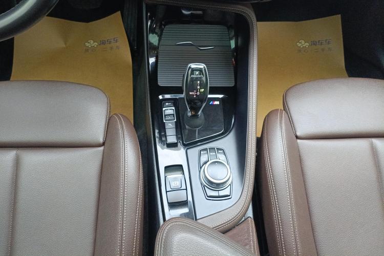 宝马X1 2021款 sDrive20Li 尊享型中控内饰18