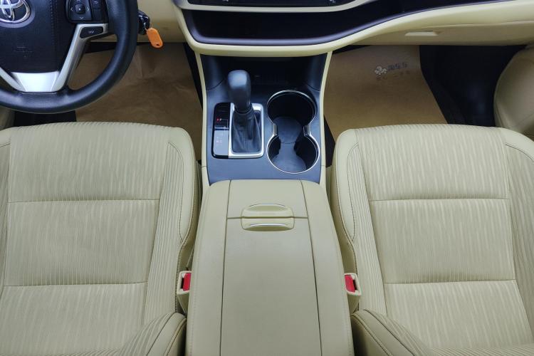丰田 汉兰达 2021款 2.0T 两驱精英版 5座中控内饰18