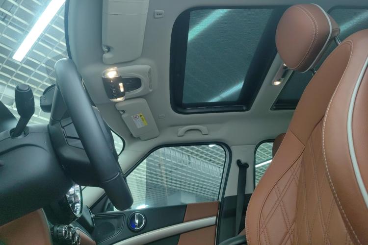 MINI Countryman 2022款 改款 2.0T COOPER S中控内饰22