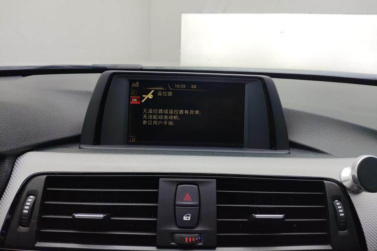 宝马3系 2017款 320i M运动型中控内饰16