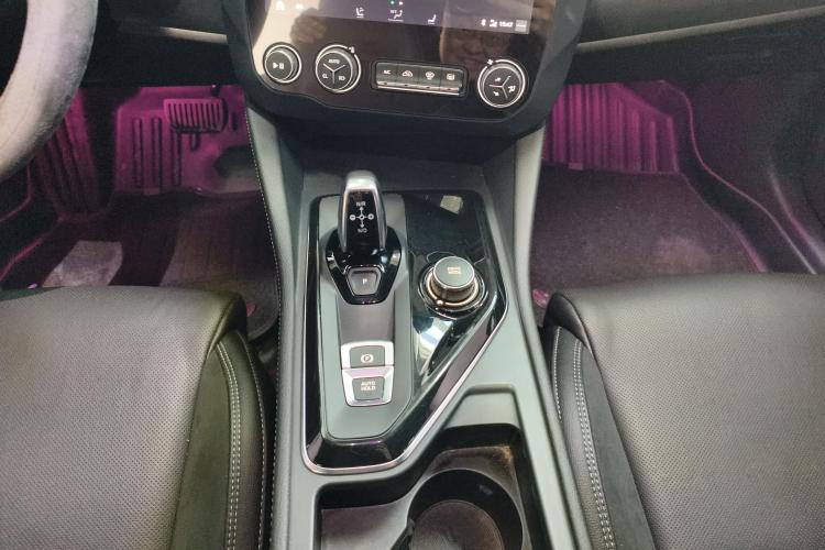领克03 2021款 2.0TD 自动劲 冠军版中控内饰18