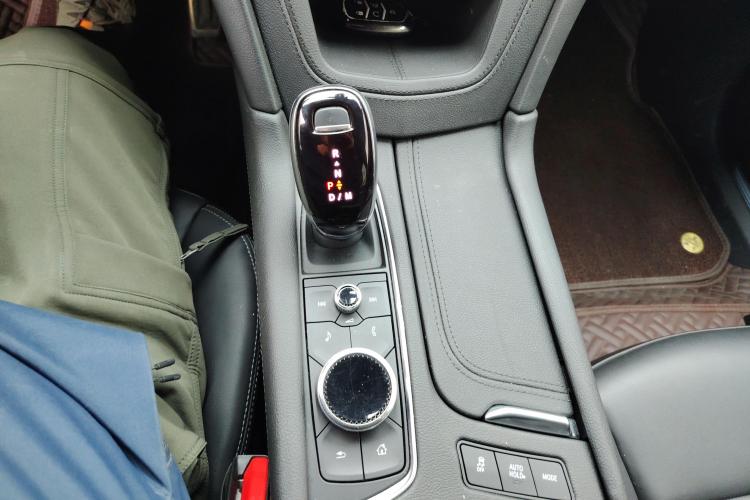 凯迪拉克XT5 2021款 2.0T 四驱尊贵型中控内饰18