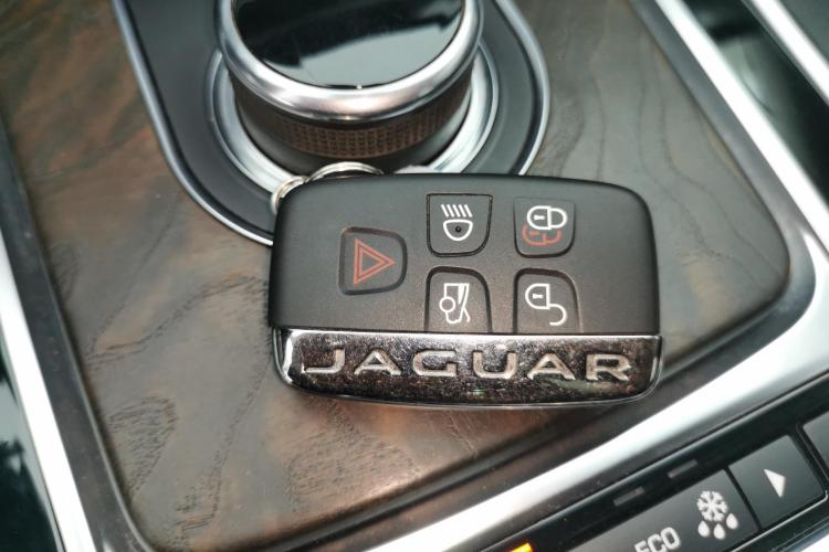 捷豹XFL 2018款 XFL 2.0T 250PS 豪华版中控内饰11