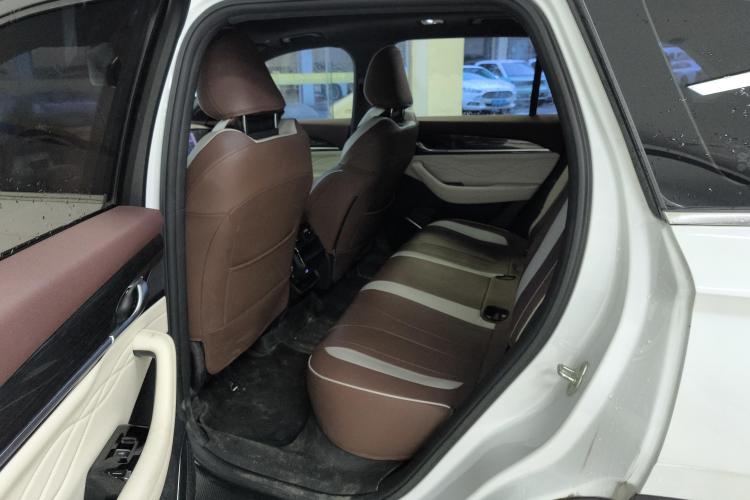 吉利汽车 星越L 2021款 2.0TD DCT EVO两驱尊贵型中控内饰21