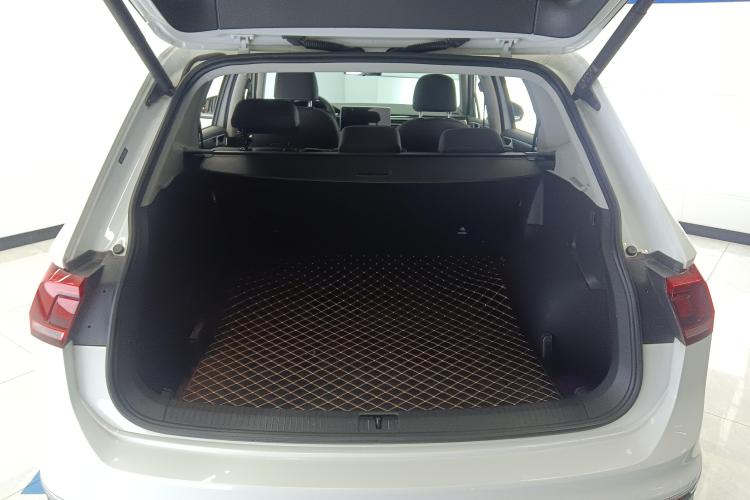 大众 途观L 2023款 300TSI 自动两驱智享版机舱底盘23