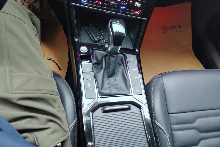 大众 帕萨特 2020款 330TSI 精英版 国VI中控内饰18